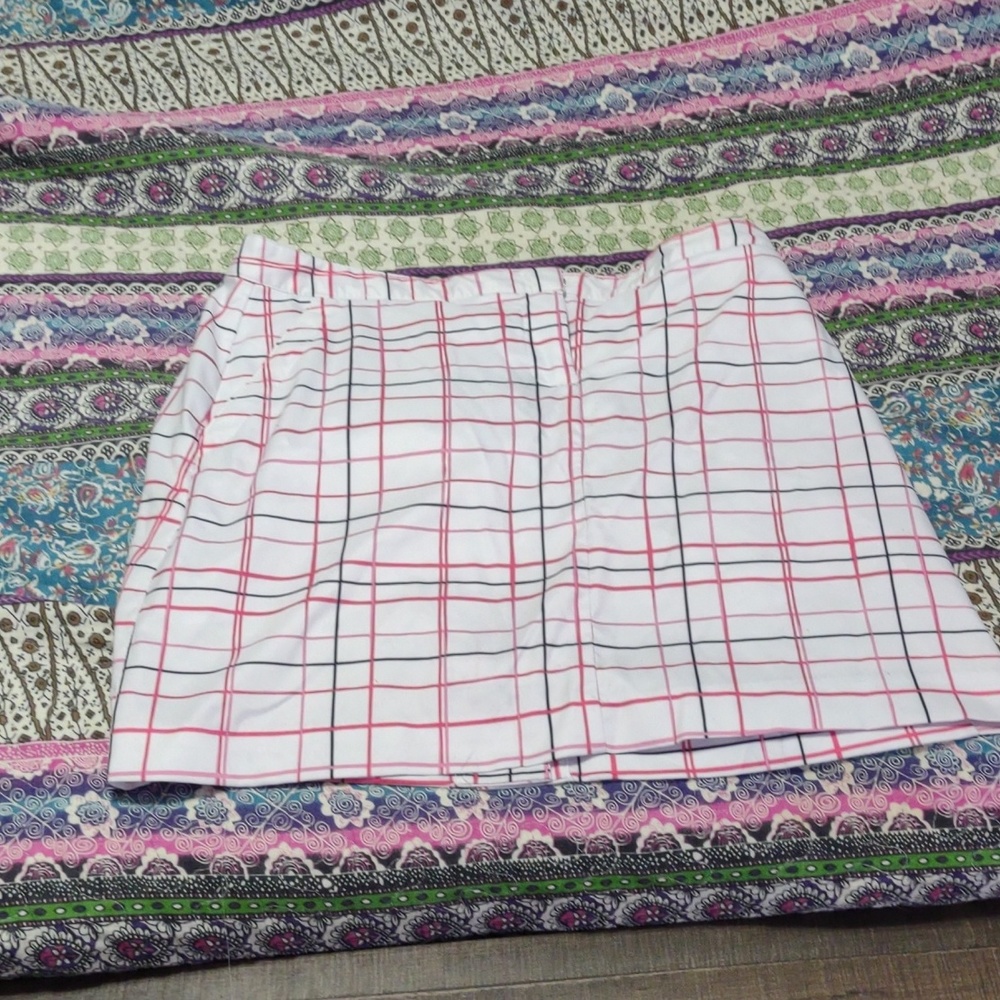 Izod golf short with pockets